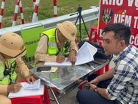 Bị phạt vì để tài xế sử dụng bằng lái B2 điều khiển xe khách trên cao tốc