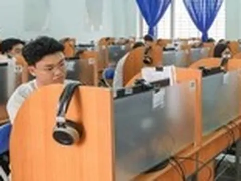 Hai trường đại học cung cấp công cụ quy đổi nhanh điểm V-SAT sang điểm thi tốt nghiệp THPT