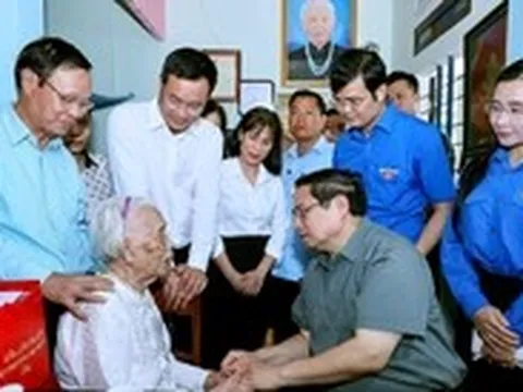 Thủ tướng Phạm Minh Chính tri ân các lãnh đạo tiền bối và người có công tại Quảng Trị và Huế