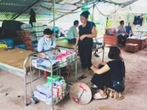 Trạm y tế xã vùng lũ bị cuốn trôi, Nghệ An lập trạm y tế dã chiến khẩn cấp hỗ trợ bà con