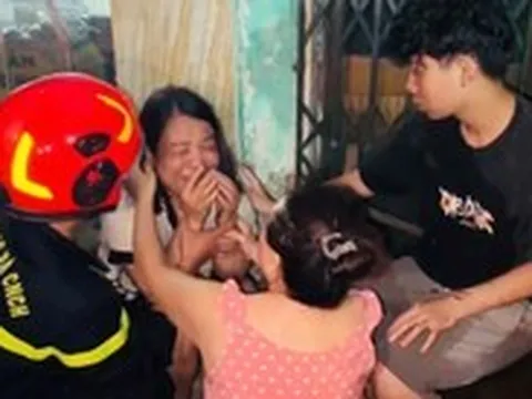 Cứu 5 người trong vụ cháy nhà dân lúc nửa đêm