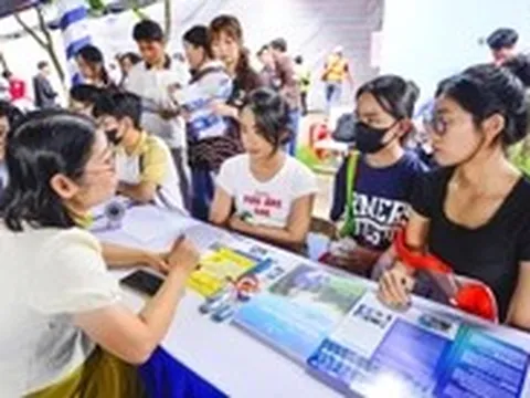 Tuyển sinh 2025: Rối quy đổi điểm xét tuyển