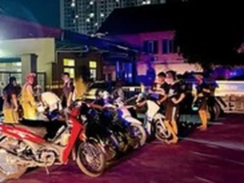 Xử lý hàng chục trường hợp vi phạm giao thông khi 'đi bão' mừng U23 Việt Nam vô địch