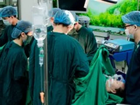 Vỡ tử cung sau tai nạn giao thông: Cứu sống hai mẹ con trong gang tấc