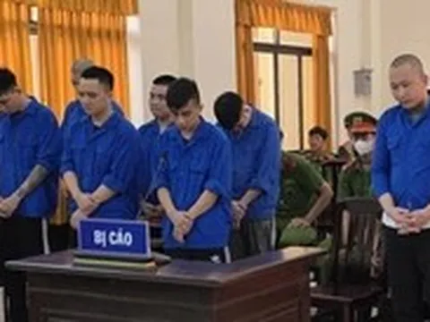 Bị phạt 11 năm tù vì dùng súng bắn nhau náo loạn trên quốc lộ