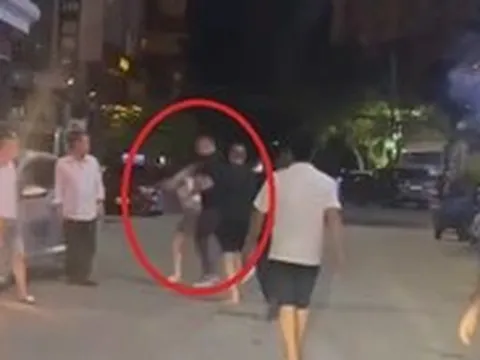 Cả chục ông vây đánh cô gái tại karaoke Phantom Bãi Cháy