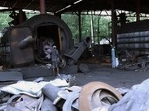 Phát hiện cơ sở nấu dầu từ cao su, nhựa phế thải ở Đồng Nai