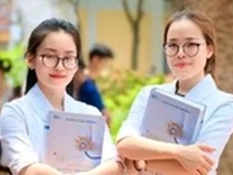 Hai nữ sinh y khoa được cử đến bệnh viện top đầu ở Pháp thực tập