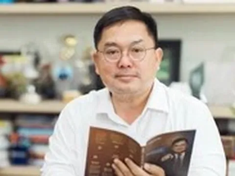 'Thầy Hoàng Nam Tiến gieo tinh thần tự học, dạy cả bằng cảm hứng sống'