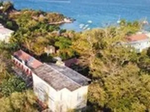 Sao lại muốn ở trong lầu Bảo Đại?