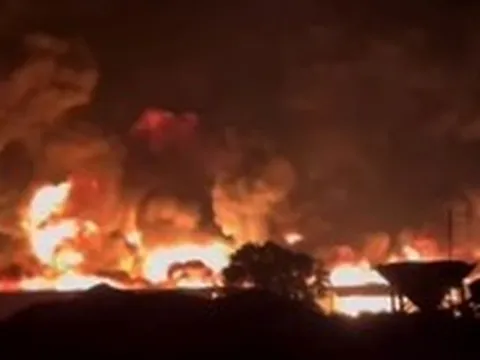 Cháy công ty sản xuất nến, ngọn lửa bốc dữ dội trong Cụm công nghiệp Tân Hội, Tây Ninh