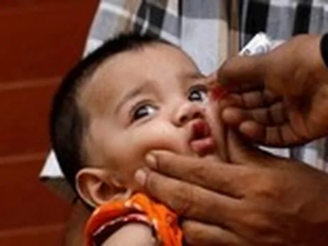 Vắc xin trực tiếp góp phần giúp giảm nhanh bệnh bại liệt thể liệt