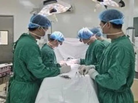 Người đàn ông bị xe tải cán bụng, nhiều tạng giập nát đang hồi phục ngoạn mục