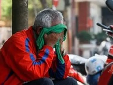 Nắng nóng, khí áp thấp làm nhiều người mệt mỏi, đau đầu