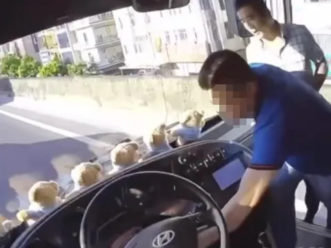 Rút chìa khóa xe khách trên đường là có dấu hiệu vi phạm pháp luật