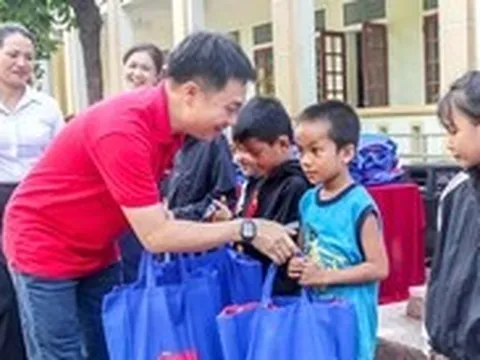 Ngăn dòng học sinh vùng lũ Nghệ An bỏ học