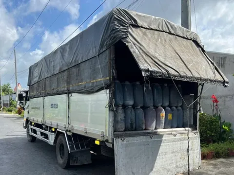 Phát hiện vụ vận chuyển 13 tấn dầu ăn đã qua sử dụng chuẩn bị tuồn vào TP Cần Thơ