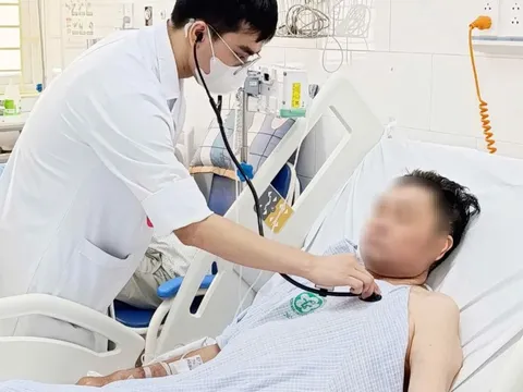 Nhập viện nguy kịch vì bị ‘sinh vật biển’ đốt khi tắm biển