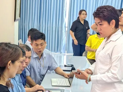 Các trường 'chạy đua' đào tạo AI cho thầy cô trong hè