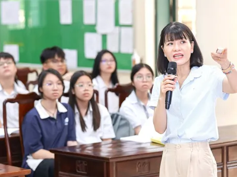 Những giờ dạy đặc biệt của cô hiệu trưởng trường chuyên