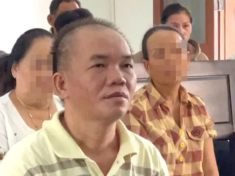 Đâm, chém vợ cũ bằng 2 con dao, bị tuyên phạt 11 năm tù