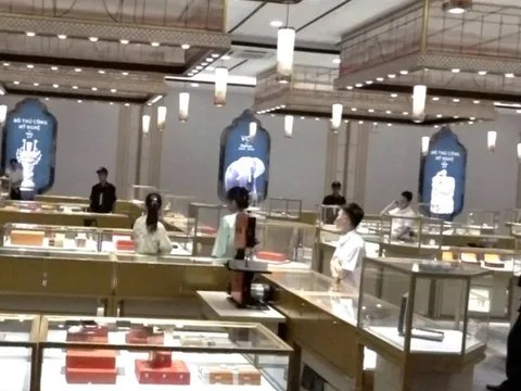 Shop bán hàng không rõ nguồn gốc ở Khánh Hòa với 29 thành viên người Trung Quốc