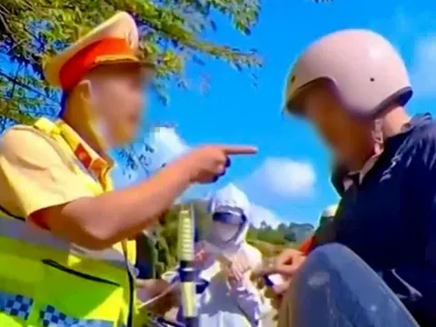 1 cảnh sát giao thông có lời lẽ thiếu chuẩn mực bị điều chuyển công tác