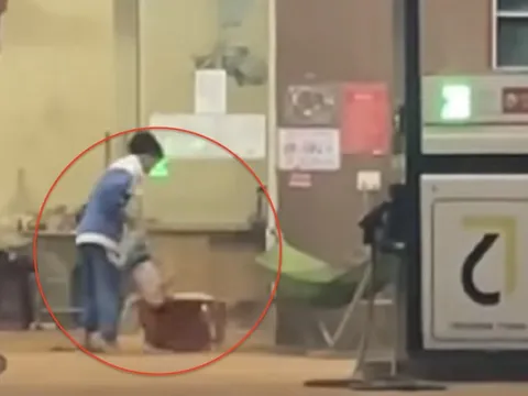 Bé trai 16 tháng tuổi bị ném xuống sàn xi măng ở cửa hàng xăng dầu