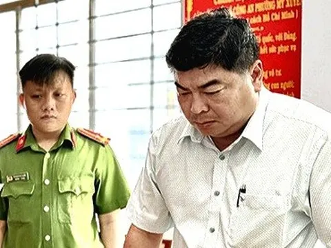 Chuyển tội danh của 2 cựu phó chủ tịch UBND TP Long Xuyên