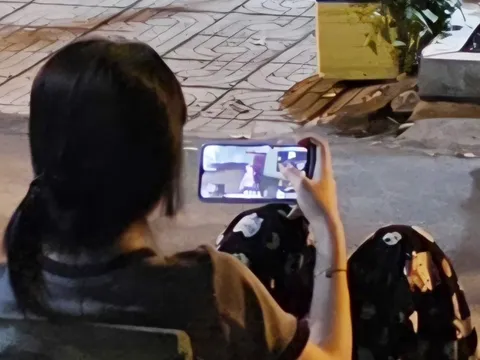 Trẻ em nghiện điện thoại - Kỳ cuối: Cha mẹ hãy làm gương cai 'nghiện' mạng xã hội