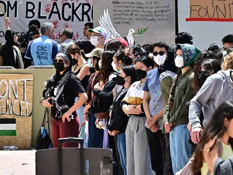 Ông Trump phạt Đại học California 1 tỉ USD