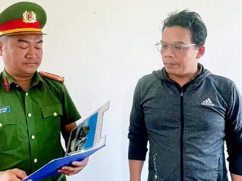 Tạm giữ người lừa lo thủ tục cấp sổ đỏ rồi chiếm đoạt gần 1 tỉ đồng