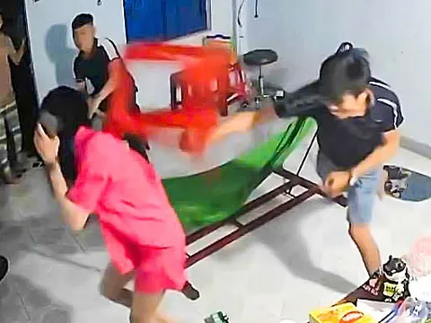 Người đàn ông dùng ghế đánh phụ nữ dã man trong clip trên mạng là anh trai ruột nạn nhân?