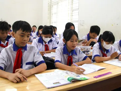 Lãnh đạo Sở Giáo dục và Đào tạo Khánh Hòa nói gì về quy định thống nhất đồng phục học sinh?