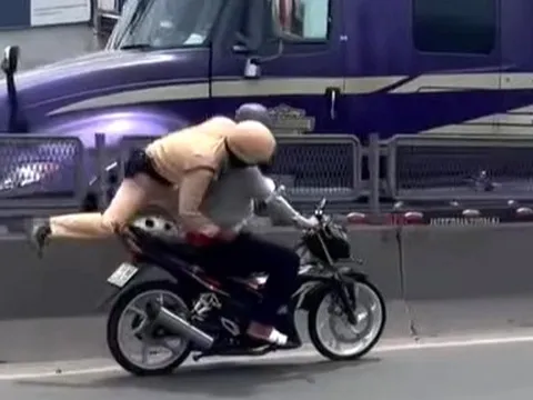 Truy tố thanh niên trong vụ cảnh sát giao thông bám yên xe