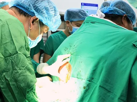 Ca mổ lấy thai hy hữu, không thể gây tê tủy sống cho sản phụ nặng 178kg