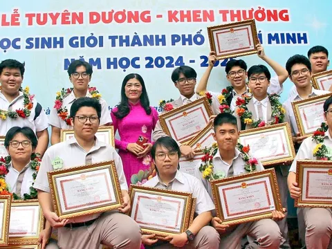 TP.HCM khen thưởng hơn 900 học sinh giỏi và giáo viên giỏi