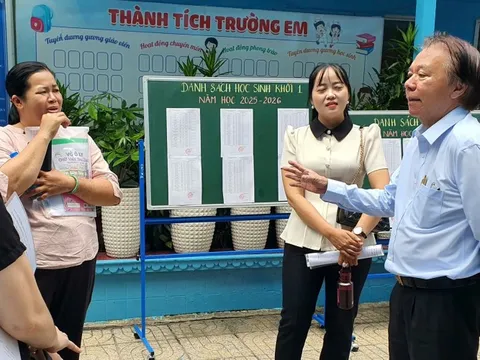 Thầy hiệu trưởng giải tỏa băn khoăn cho phụ huynh có con vào lớp 1