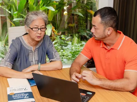 Người phụ nữ ngoài 70 vẫn mê dạy học