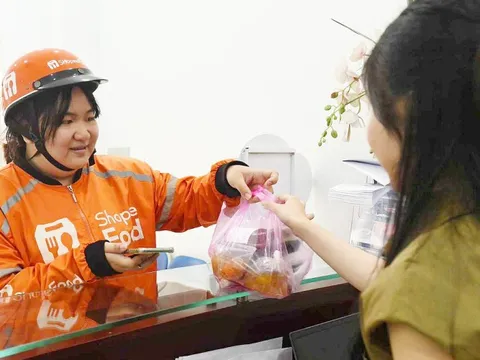 Tiếp sức đến trường lần thứ 3 cho sinh viên có cha mẹ đều khiếm thị