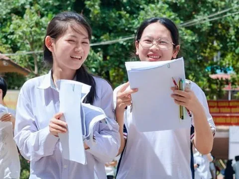 Nghệ An thưởng hơn 1,4 tỉ đồng cho 75 học sinh thi tốt nghiệp THPT điểm cao