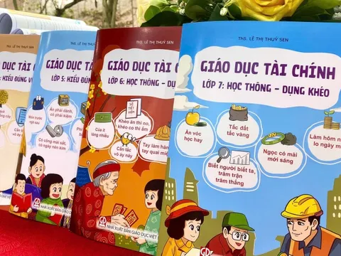 Ra mắt bộ sách 'Giáo dục tài chính' từ lớp 1 đến lớp 12