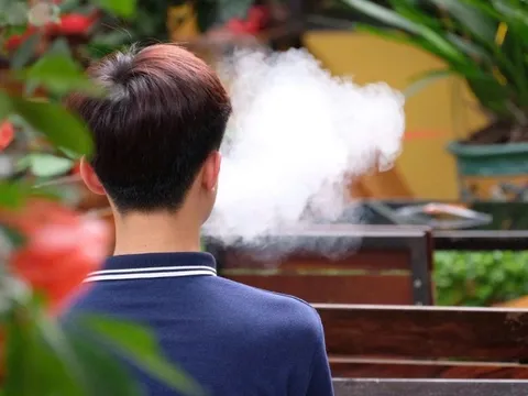 Bệnh nhân trẻ ngưng tim phổi vì thuốc lá điện tử, dừng kiểu hút thuốc này càng sớm càng tốt