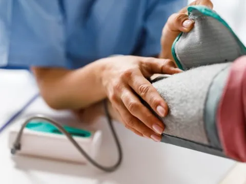 Huyết áp luôn cao ‘vượt ngưỡng’, uống thuốc không hạ vì sao?