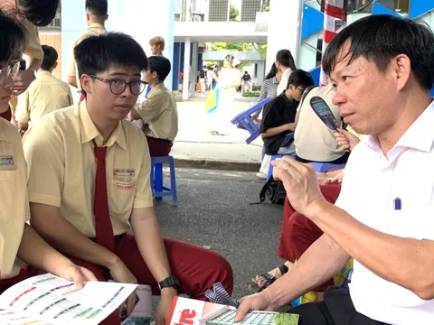 Sau lọc ảo, nhiều trường tiết lộ điểm chuẩn biến động bất ngờ, có ngành lên đến 29 điểm