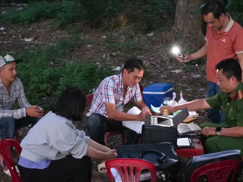 Bắt giám đốc và nhân viên công ty đổ rác trái phép tại xã Long Hải, TP.HCM