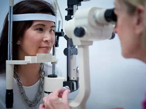 Đột phá kỹ thuật chữa cận thị bằng điện, không cần phẫu thuật