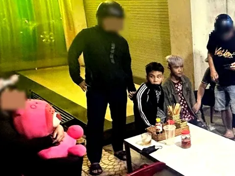 Bé gái 13 tuổi bị lừa vay 10 triệu xài rồi bị bán vào quán karaoke