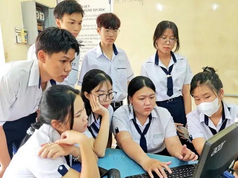 Điểm thi giảm, điểm chuẩn vẫn tăng, chuyên gia nói gì?