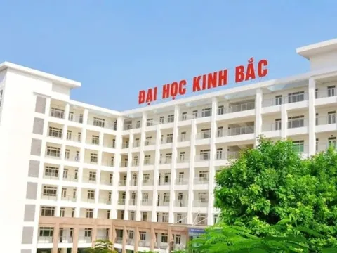 Đang bị đình chỉ đào tạo, Trường đại học Kinh Bắc vẫn thông báo sinh viên đi học trở lại